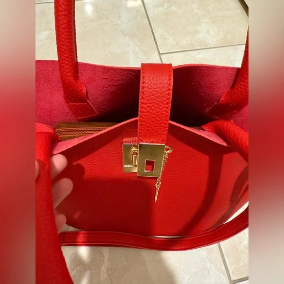 RED Bucket Handbag NWOT gold hardware - Picture 10 of 10